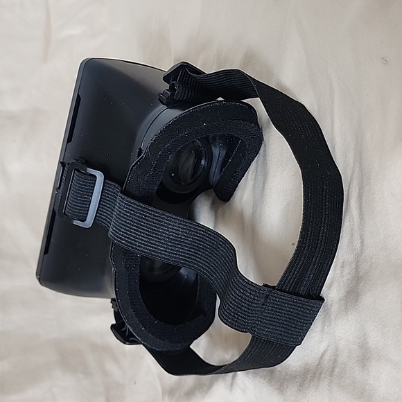 Vivitar 3D Virtual Reality Glasses - Picture 3 of 6